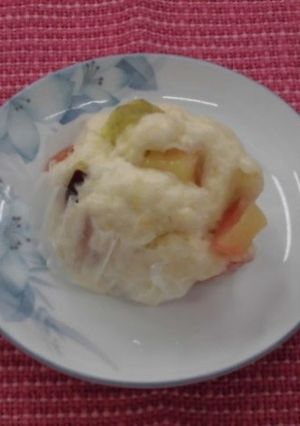 A picture of Steamed apple bun.