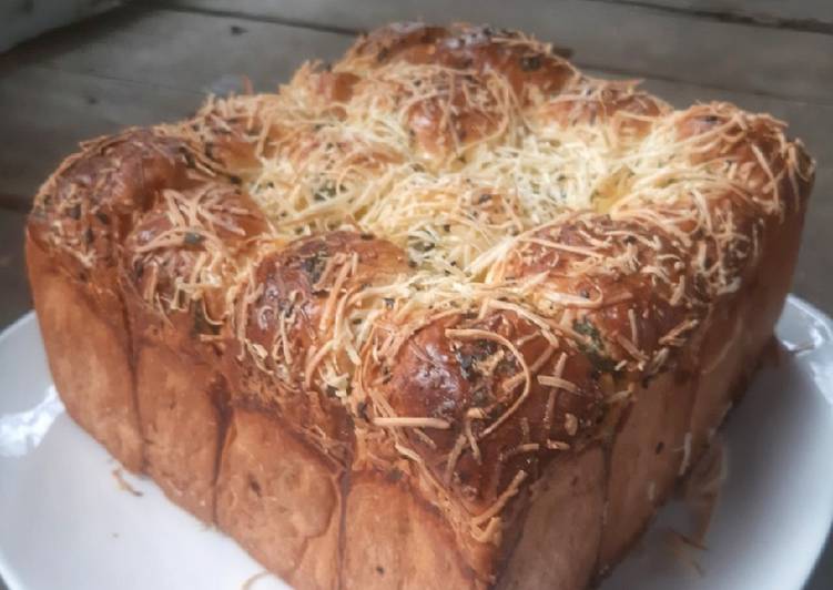 Cara Membuat Roti Sobek Sistik Bawang a.k.a Indonesian Garlic Bread Anti Gagal