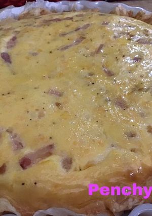 Foto principal de Quiche salpimentada con bacon ahumado a los cuatro quesos