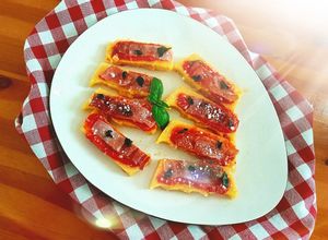 Foto di Tartine di polenta con speck e pecorino romano