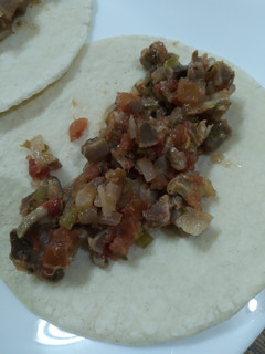 Una foto de Mollejas de pollo a la mexicana para tacos