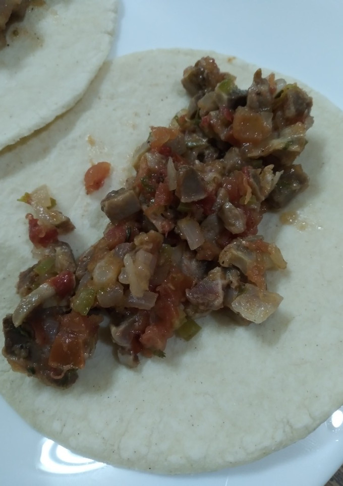 Una foto de Mollejas de pollo a la mexicana para tacos