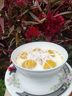 Hình của món Chè trôi bí đỏ cốt dừa.