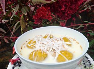 Hình của món Chè trôi bí đỏ cốt dừa.