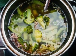 Hình của món Canh súp lơ thịt băm.