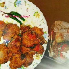 A picture of Maggie balls/pakode.
