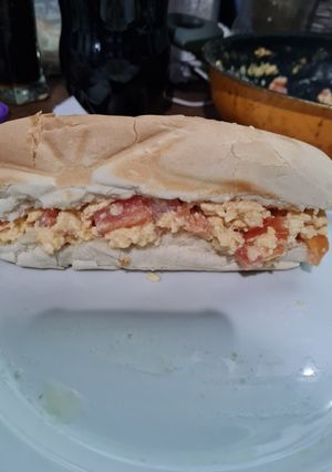 Una foto de Huevos con tomate