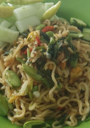 Foto resep Indomie Goreng Pete Acar Timun Lombok Ijo Praktis