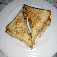 A picture of French Toast.