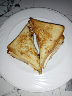 A picture of French Toast.