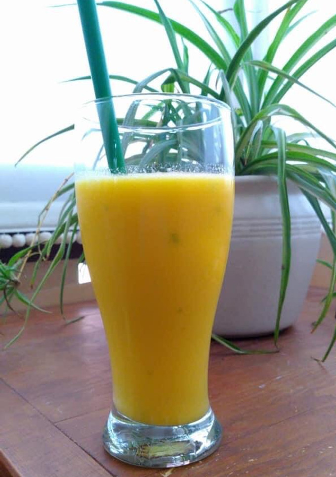 Una foto de Zumo de melocotón y piña en Thermomix y tradicional
