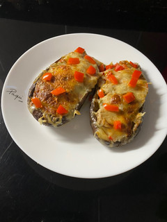 Una foto de Berenjenas rellenas de verduras 🍅🍆🥒🧅