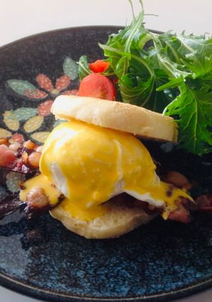 Una foto de Eggs Benedictinos Japonés Eggs Benedict🇬🇧🇺🇸🇺🇾🇯🇵エッグベネディクト