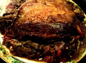 Una foto de Colita de cuadril al horno con verduras en reducción de aceto balsámico y vinagre de arroz