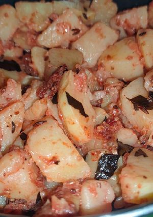 व्रत वाले जायकेदार आलू (vrat wale zaykedar aloo recipe in Hindi) रेसिपी मुख्य फोटो