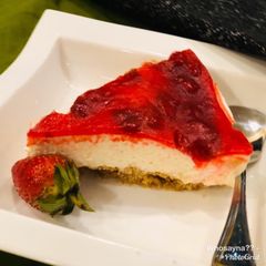 A picture of Whosayna’s Strawberry Cheese Cake.
