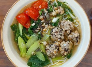 Hình của món Bún mọc tôm nấu cải làn.