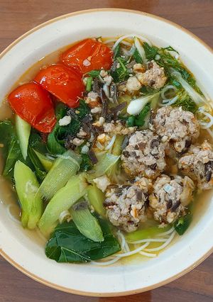 Hình của món Bún mọc tôm nấu cải làn.