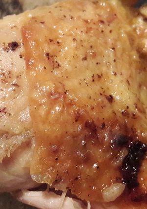 Hagymás sült csirkecomb recept fotója