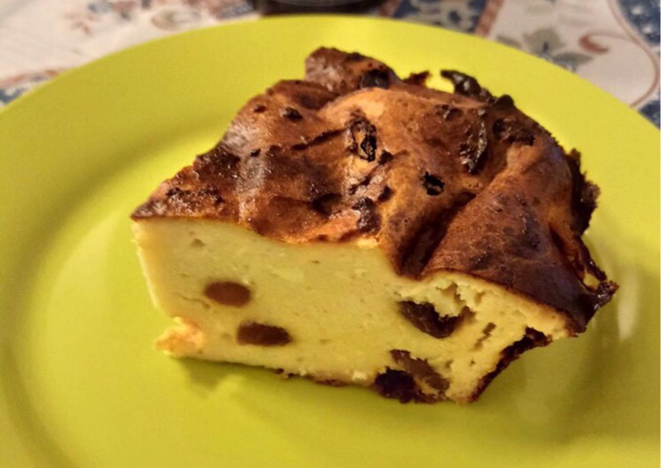 Cottage Cheese bake with raisins and honey