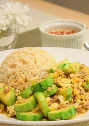 รูปของ ผัดบวบใส่ไข่และหมูสับ