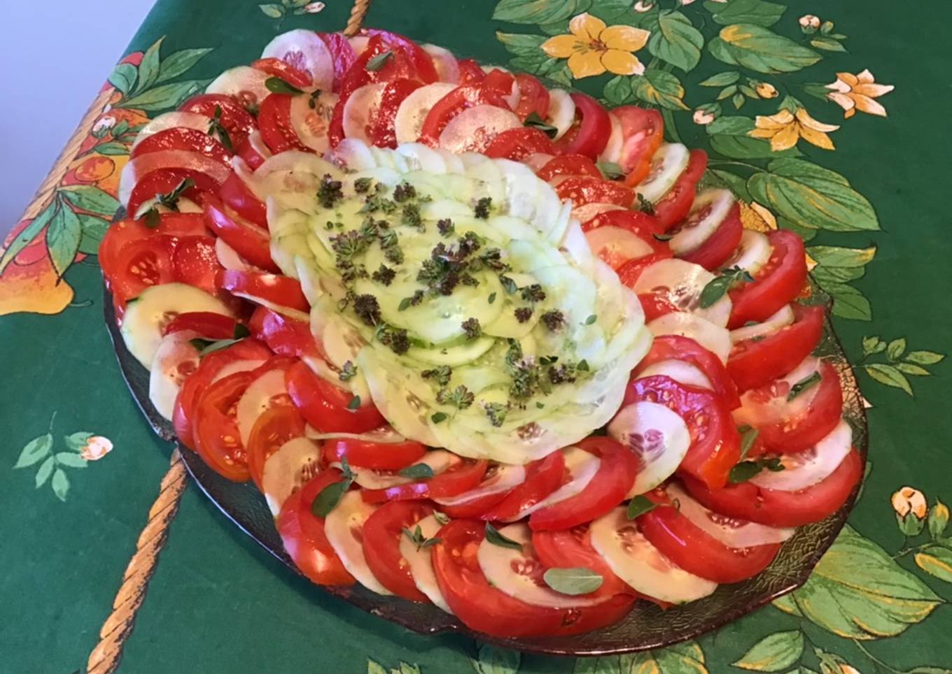 Salade de tomates et concombre au basilic et vinaigre de ciboulette