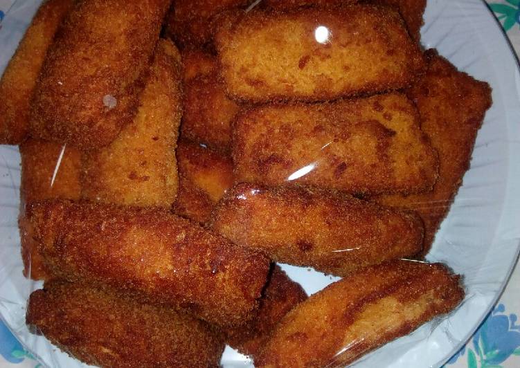 Simple Way to Make Quick Fried toast with tuna (canned fish)