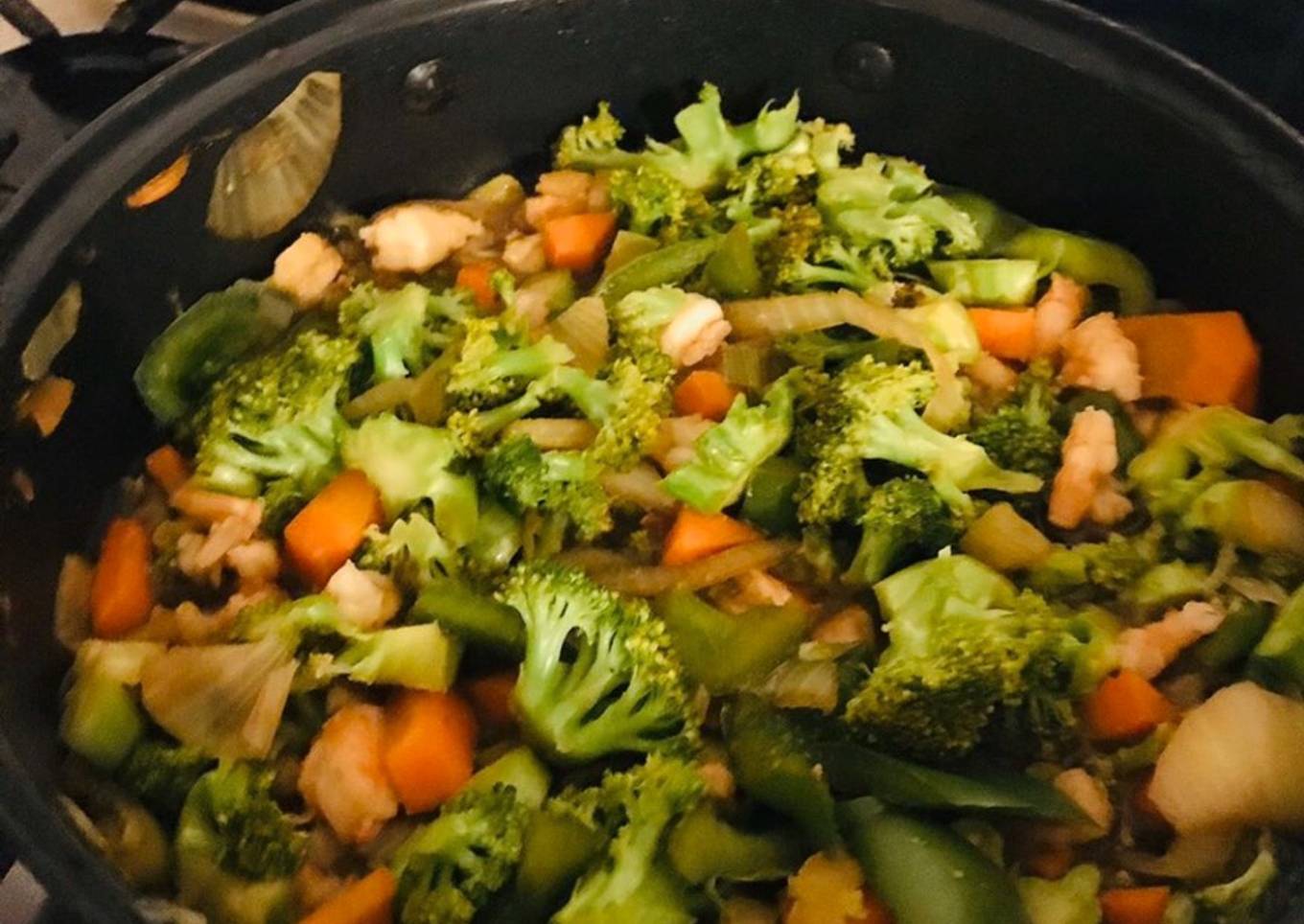 Ensalada de vegetales y camarones 馃ウ馃崵