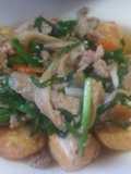 ผัดเห็ดนางฟ้าเต้าหู้หมูสับ