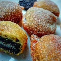 A picture of Deep fried oreos.