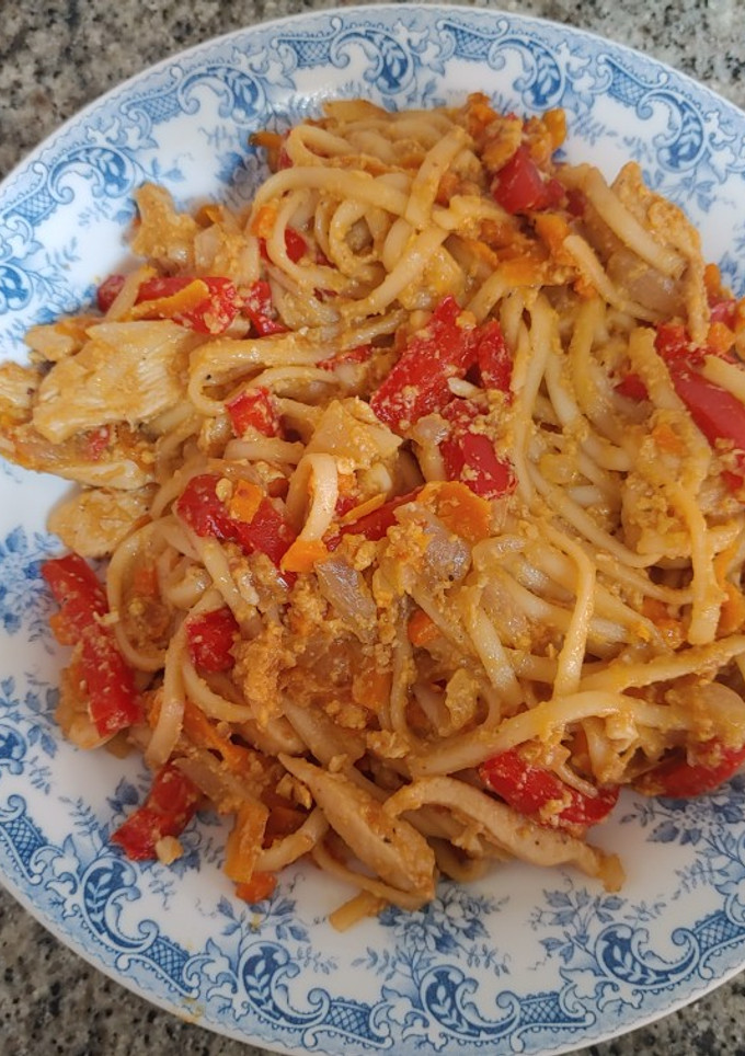 Una foto de Fideos con salsa teriyaki
