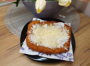 Krumplis vagy burgonyás lángos recept fotója