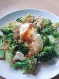 Broccoili&Boiled Egg Mayo-Katsuo Dressing สลัดบร็อคโคลี่และไข่ต้ม ซอสมาโย