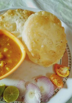 A picture of Rice bhatura and chole.