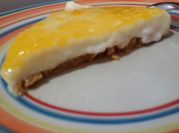 Una foto de tarta de frutas en almibar