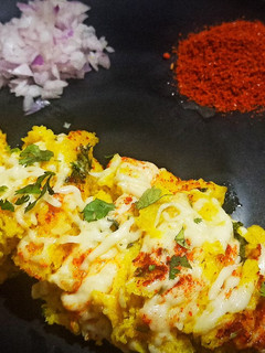 સુરતી ચીઝ ગાર્લિક લોચો (Surati Cheese Garlic Locho Recipe In Gujarati) રેસીપી મુખ્ય ફોટો