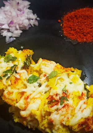 સુરતી ચીઝ ગાર્લિક લોચો (Surati Cheese Garlic Locho Recipe In Gujarati) રેસીપી મુખ્ય ફોટો