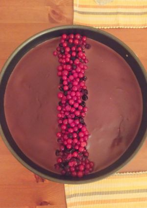 A picture of Vegan Chocolate Berry Cake.