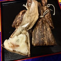 A picture of Japanese Sweet Mochi with Beans.