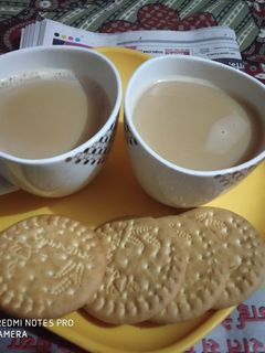 अदरक/इलायची वाली चाय (Adrak/ elaichi wali chai recipe in hindi) रेसिपी मुख्य फोटो