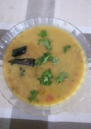 A picture of Dal fry.