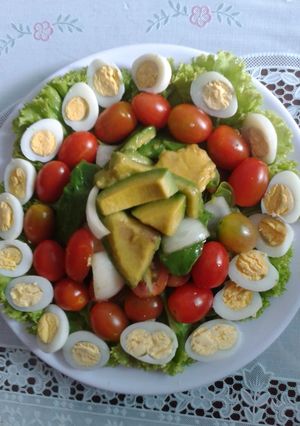 Hình của món Salad Bơ cho người ăn kiêng.