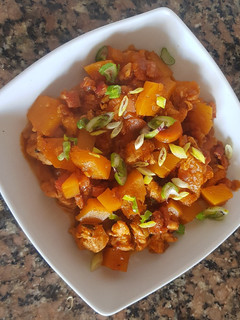 Una foto de Calabaza guisada con pollo