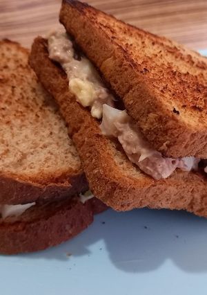 Una foto de Sándwich de atún