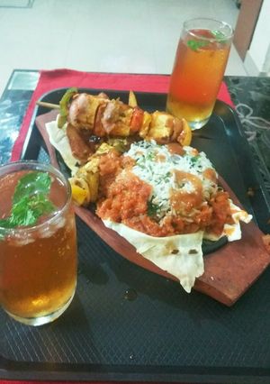 A picture of Paneer tikka sizzler.