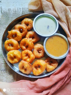 મેંદુ વડા (Medu Vada Recipe In Gujarati) રેસીપી મુખ્ય ફોટો