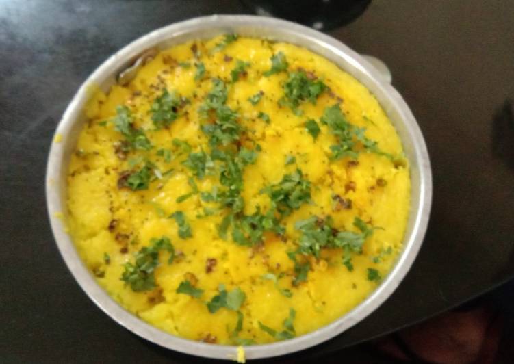 Simple Way to Make Speedy Instant Suji (Rava) Dhokla