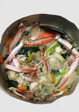 A picture of Crabby with coconut milk and veggies 😍😍😍.