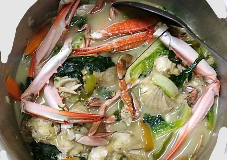 Recipe of Quick Crabby with coconut milk and veggies 😍😍😍