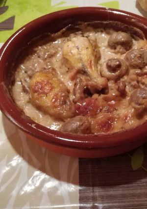 Una foto de Alitas de pollo con bacon y champiñones